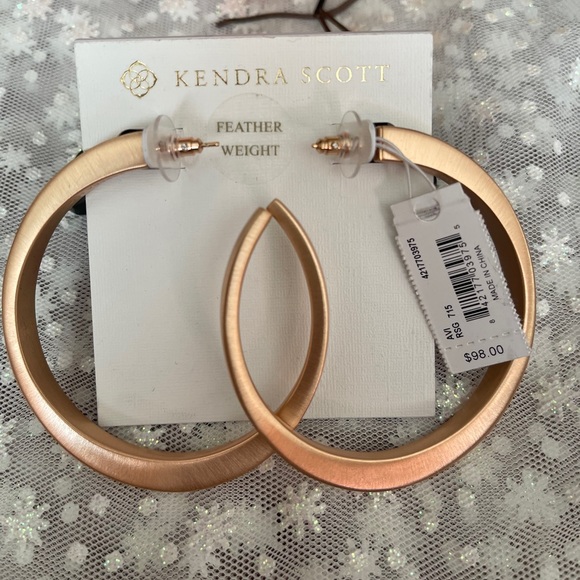 Kendra Scott Accessories - KENDRA SCOTT Hoop earrings gold woman’s